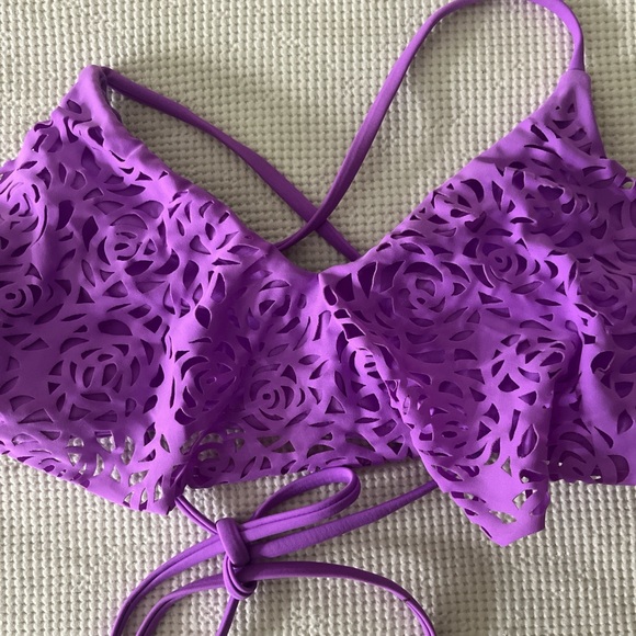 Bikini tops and bottom vibrant swimsuit bundle - Picture 4 of 8